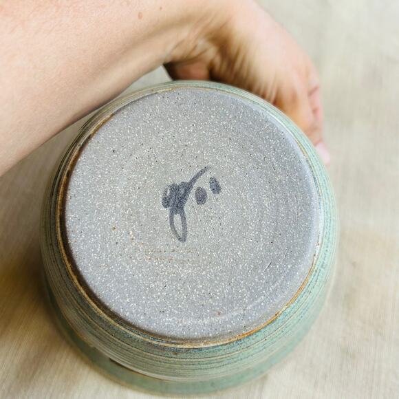 Vintage green textured Bowl Cutouts Gold leaf design signed studio art pottery - Picture 7 of 9